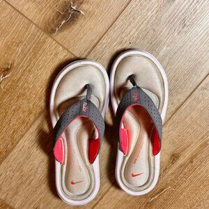 Nike 7M Womens Comfort Thong Sandals Gray/Red Size 8 Casual Flip-Flop Shoes